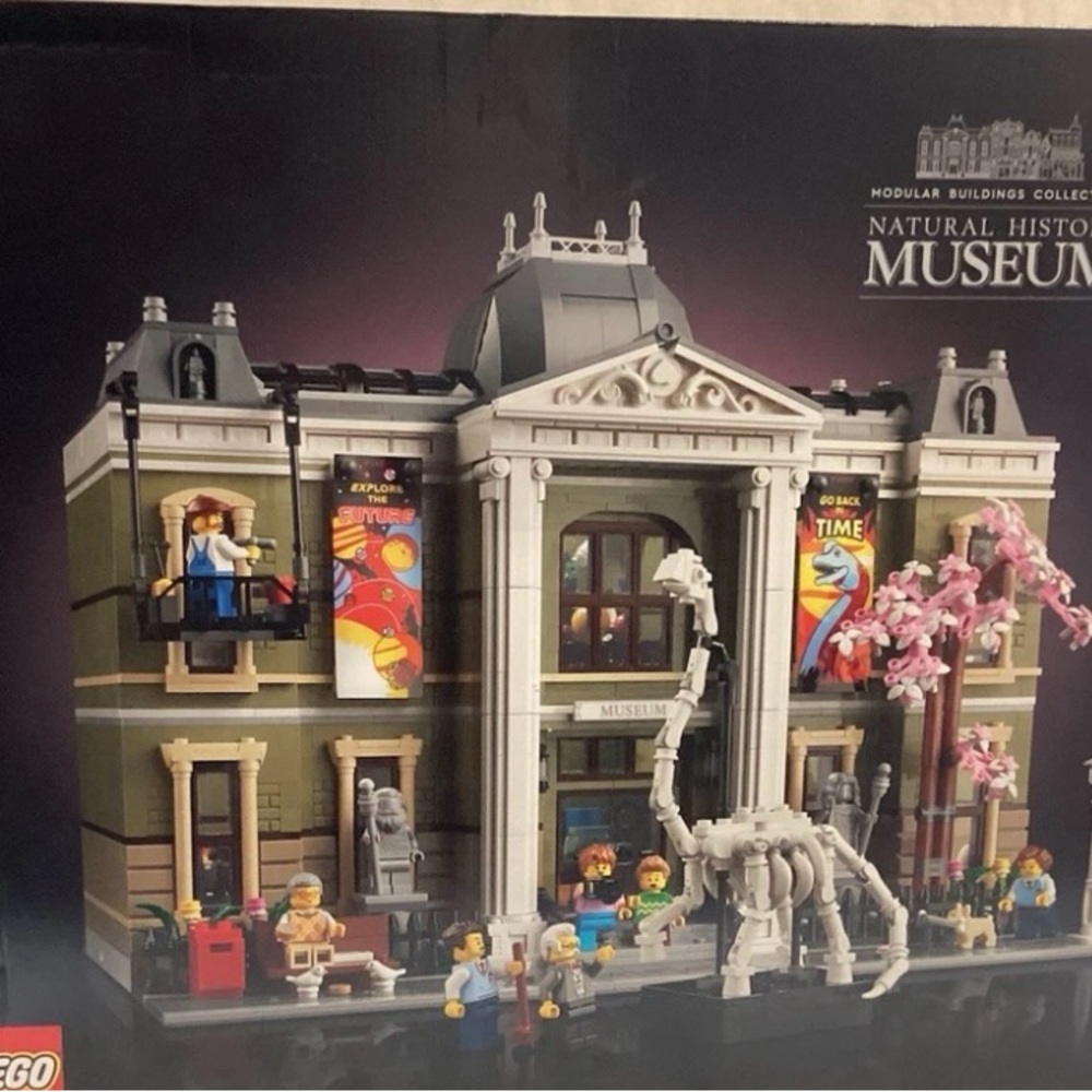 LEGO Museum Building Set with Dinosaur Skeleton